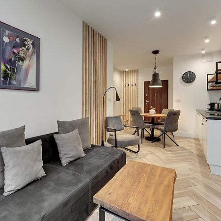 Aura III Apartments & Free Parking By Downtown Apartments Danzica Esterno foto